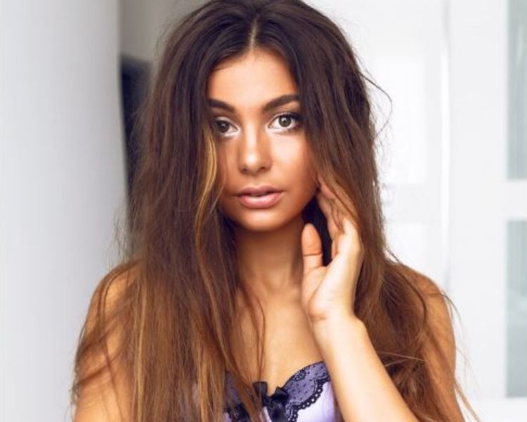 grosse salope vide couilles avec sa bouche beurette